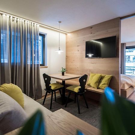 Ovina'S Haus Apartment กัมโปตูเรส ภายนอก รูปภาพ