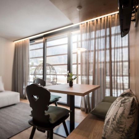 Ovina'S Haus Apartment กัมโปตูเรส ภายนอก รูปภาพ