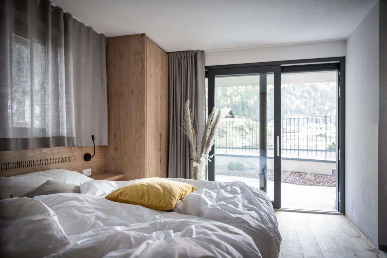 Ovina'S Haus Apartment กัมโปตูเรส ภายนอก รูปภาพ