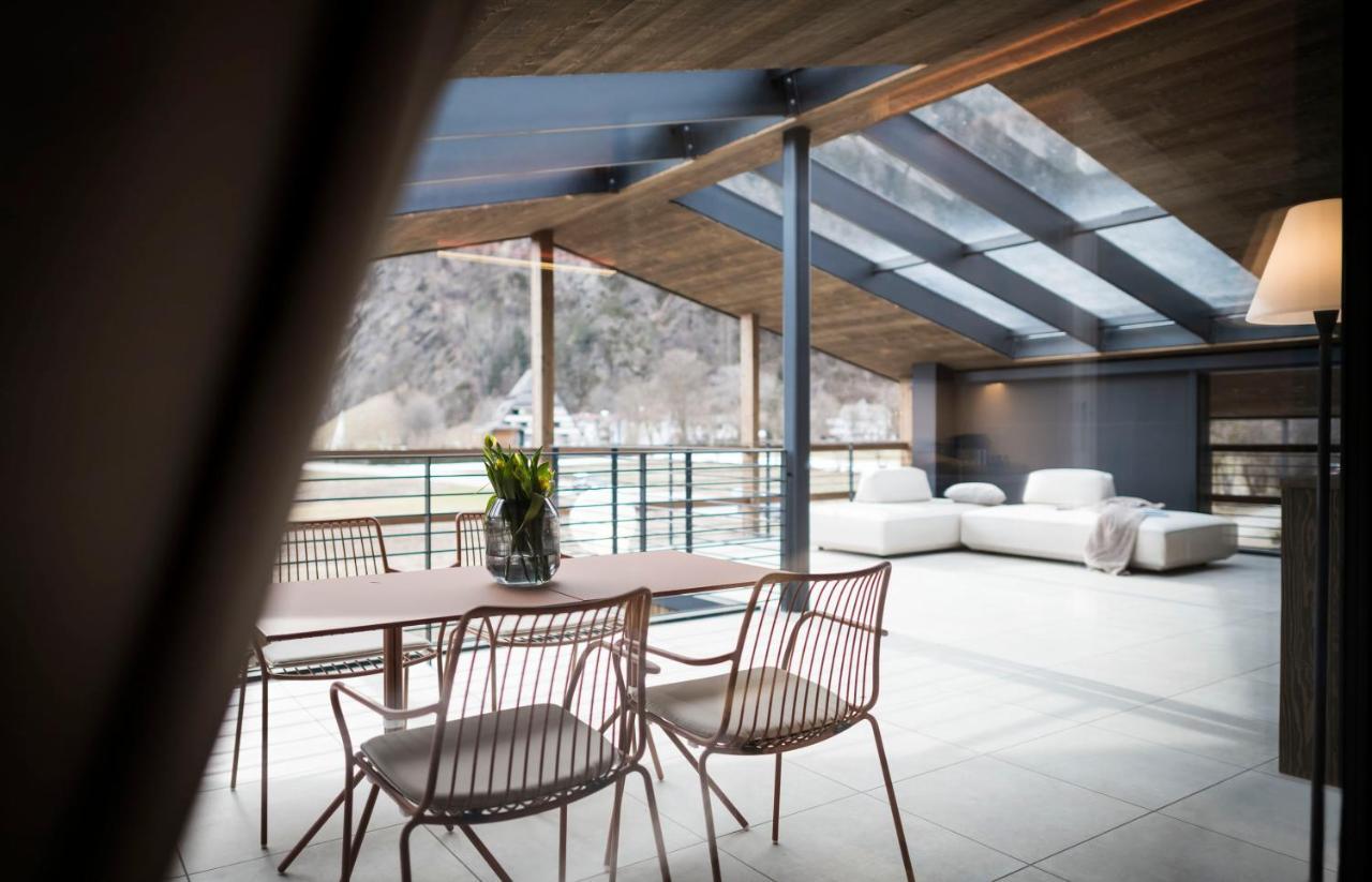 Ovina'S Haus Apartment กัมโปตูเรส ภายนอก รูปภาพ