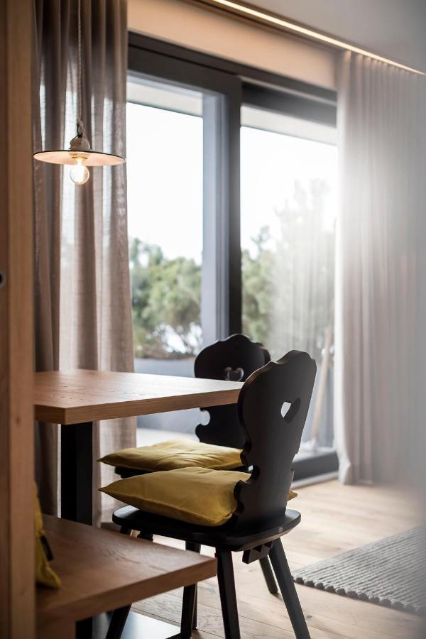 Ovina'S Haus Apartment กัมโปตูเรส ภายนอก รูปภาพ