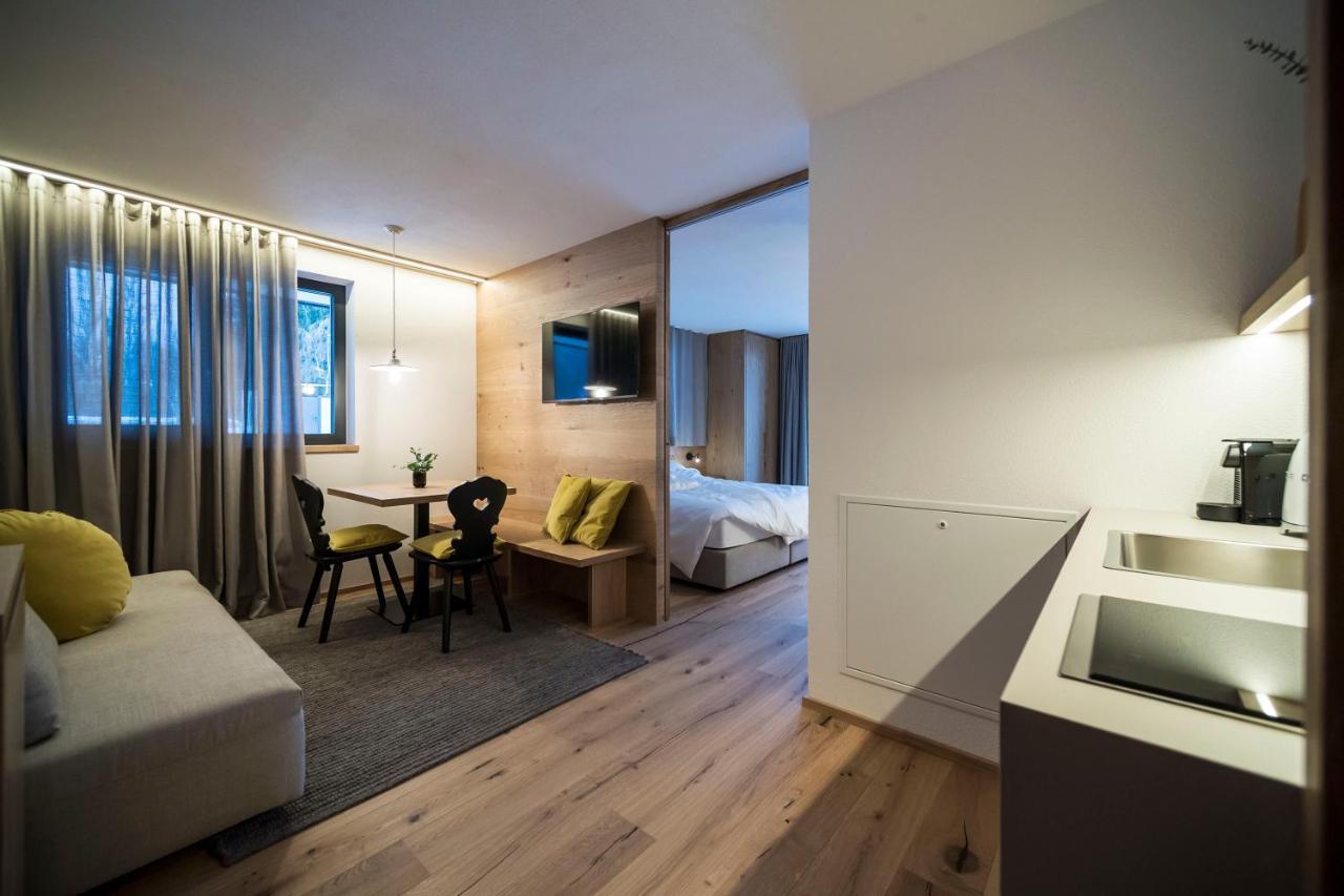 Ovina'S Haus Apartment กัมโปตูเรส ภายนอก รูปภาพ