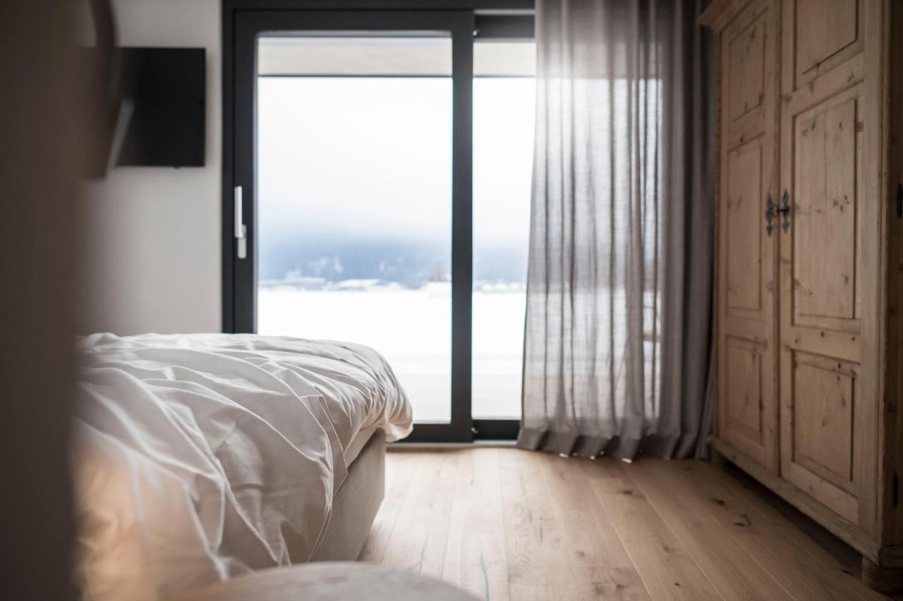 Ovina'S Haus Apartment กัมโปตูเรส ภายนอก รูปภาพ