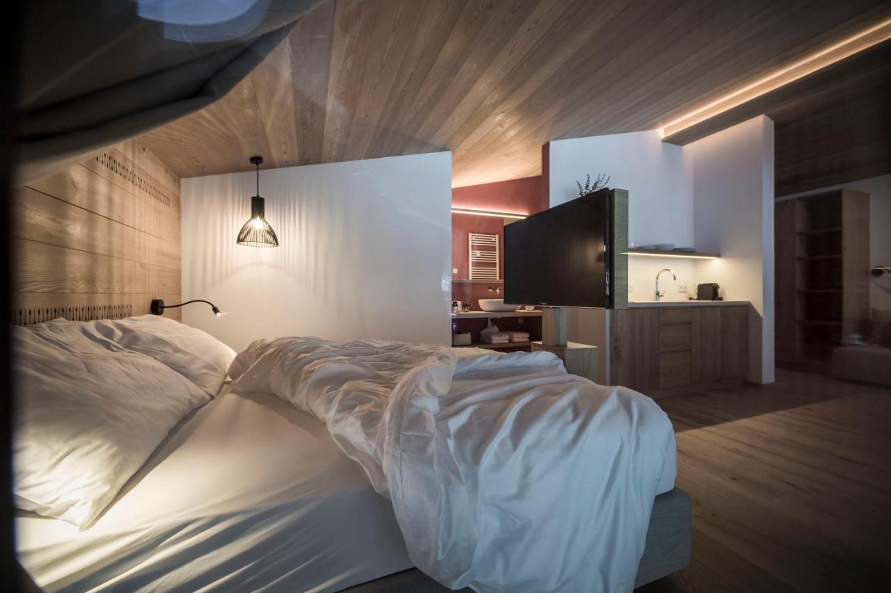 Ovina'S Haus Apartment กัมโปตูเรส ภายนอก รูปภาพ