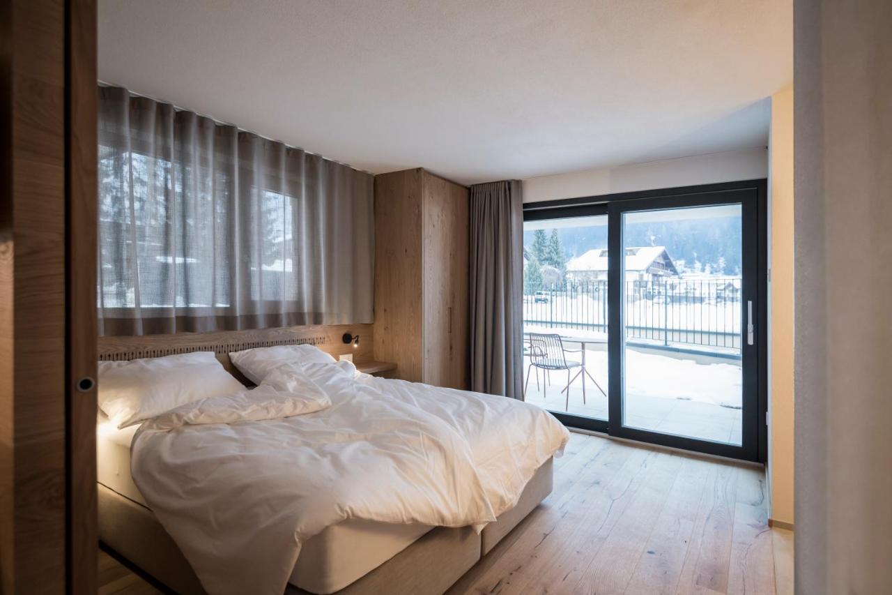 Ovina'S Haus Apartment กัมโปตูเรส ภายนอก รูปภาพ